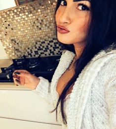 Nadia, 32 years old, Straight, Woman