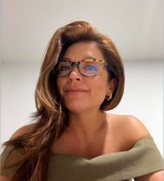 Nadia, 42 years old, Straight, Woman