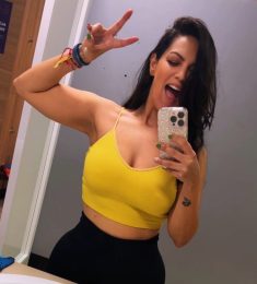 Carolina, 35 years old, Bisexual, Woman