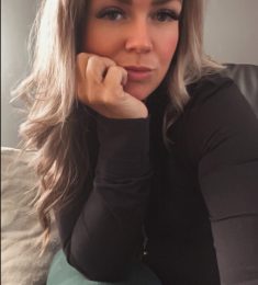 Esther, 31 years old, Straight, Woman