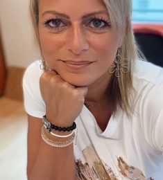 Ana, 46 years old, Bisexual, Woman