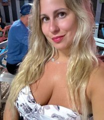 Clara, 43 years old, Straight, Woman