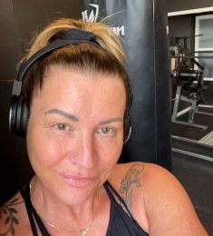 Nina, 50 years old, Straight, Woman