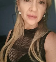 Nina, 46 years old, Straight, Woman