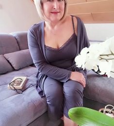 Yordanka, 46 years old, Bisexual, Woman